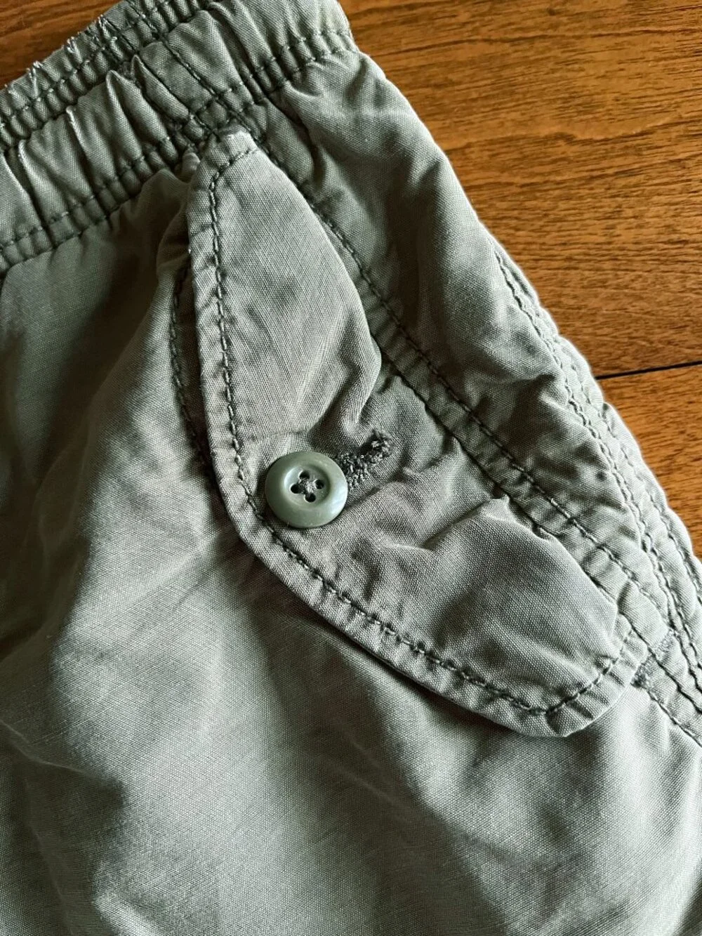 Gap olive green shorts S 6-7